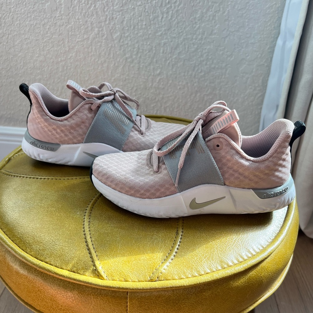 Nike Renew In Season TR 9 Size 5.5